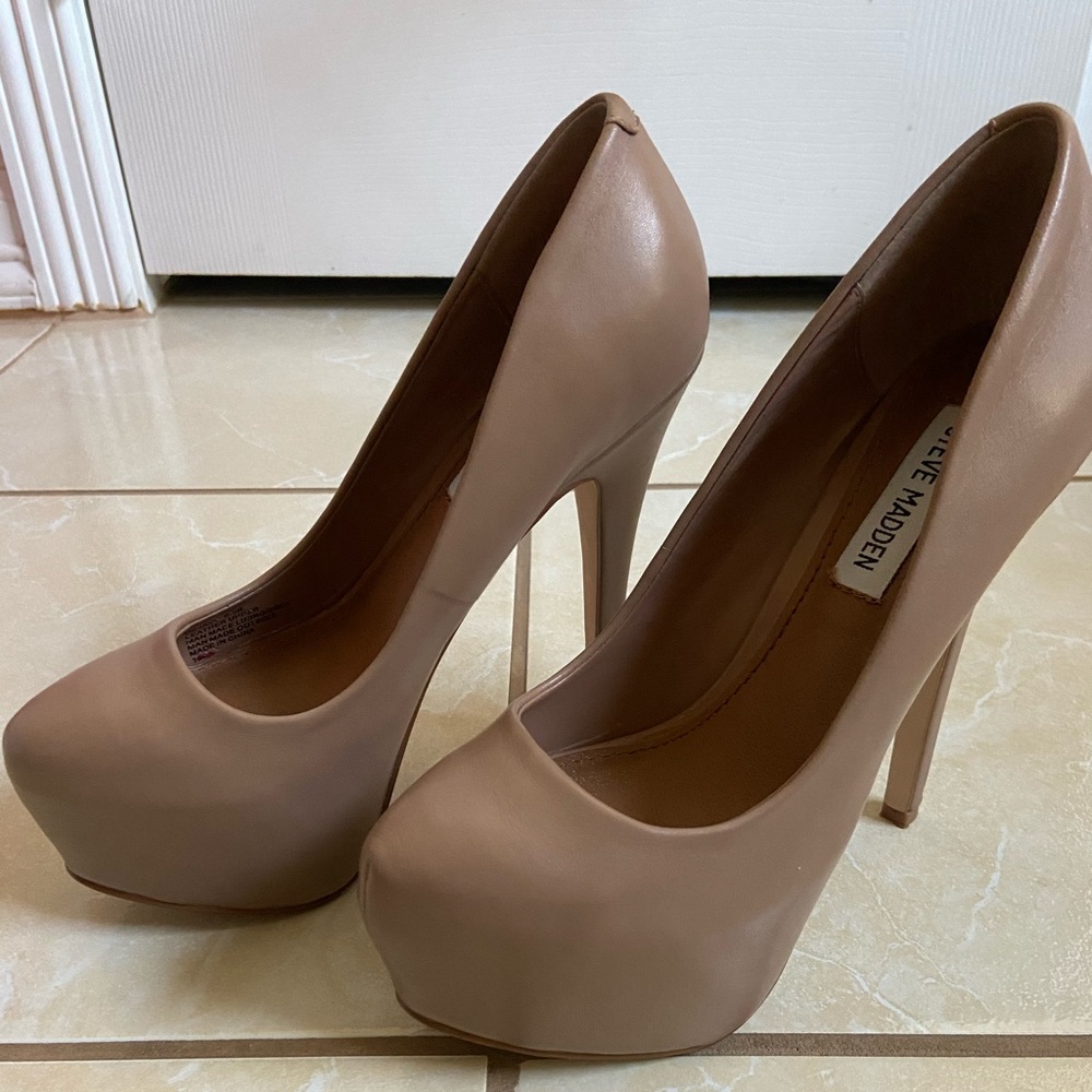 Steve Madden Platform Pumps